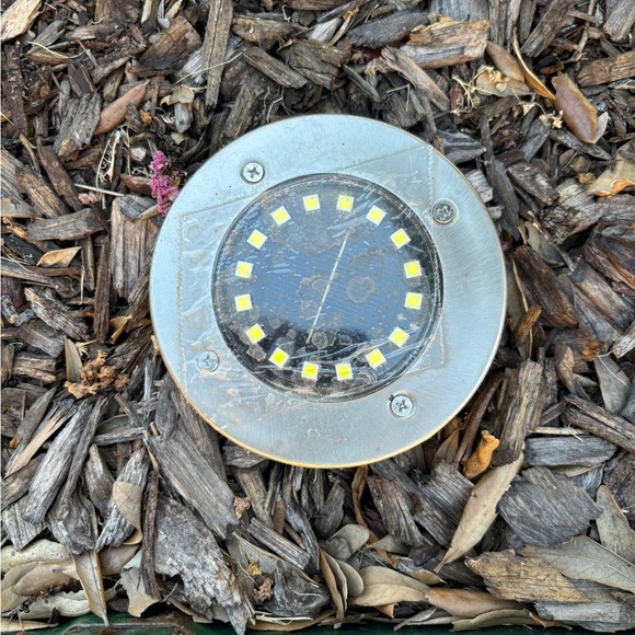 8 COLORFUL SOLAR LIGHTS - BRAND NEW - Picture 2 of 11